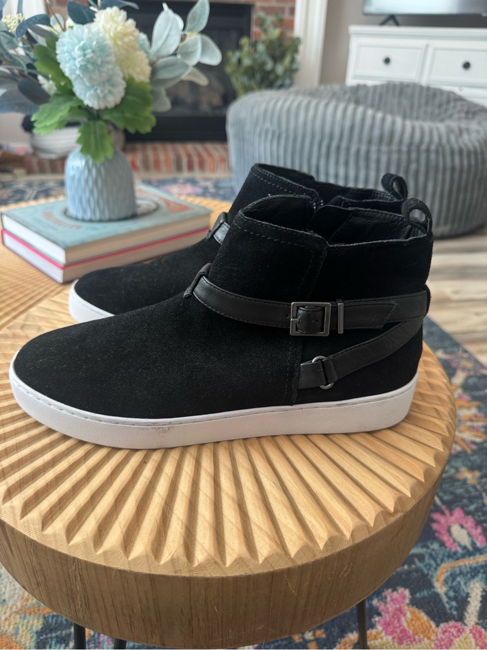 Vionic Black Mitzi Suede Ankle Boot Sneaker Size 9.5